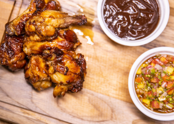 Coxinha das Asas Levemente Apimentada – Com Vinagrete e Farofa