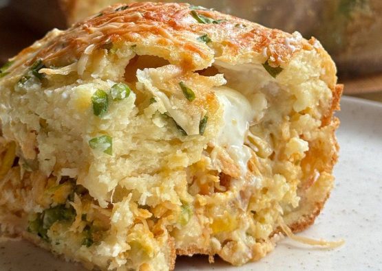 Torta de liquidificador com Filé de peito Desfiado e Mix de legumes Natto