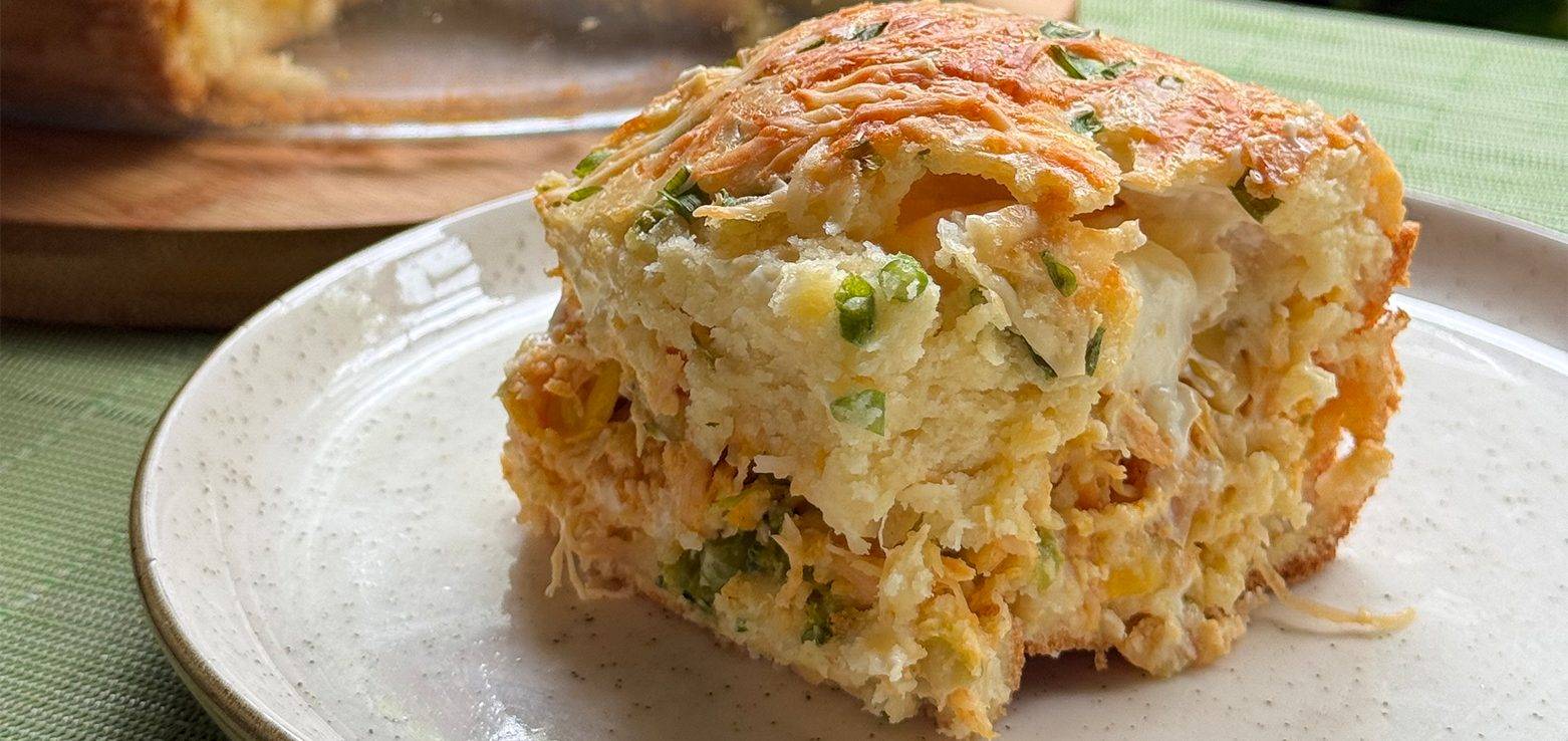 Torta de liquidificador com Filé de peito Desfiado e Mix de legumes Natto