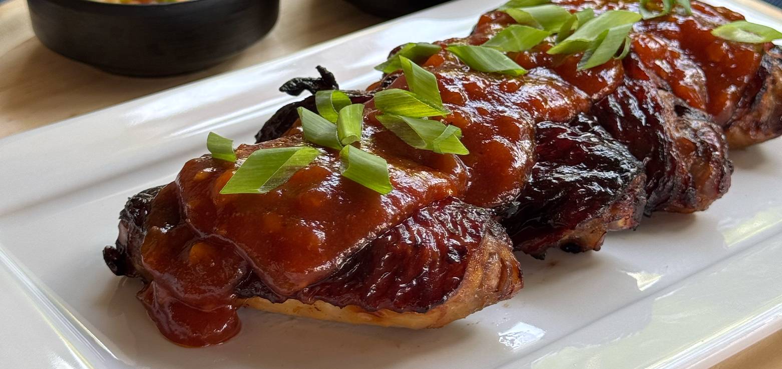 Meio das asas Natto com BBQ de goiabada